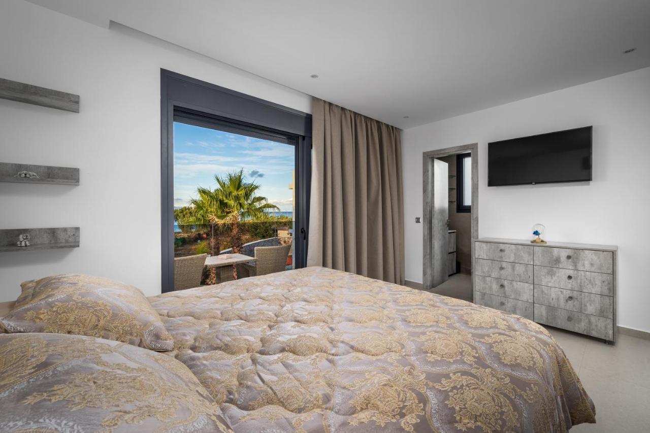 Penelope Beachfront Villa Kremasztí Kültér fotó