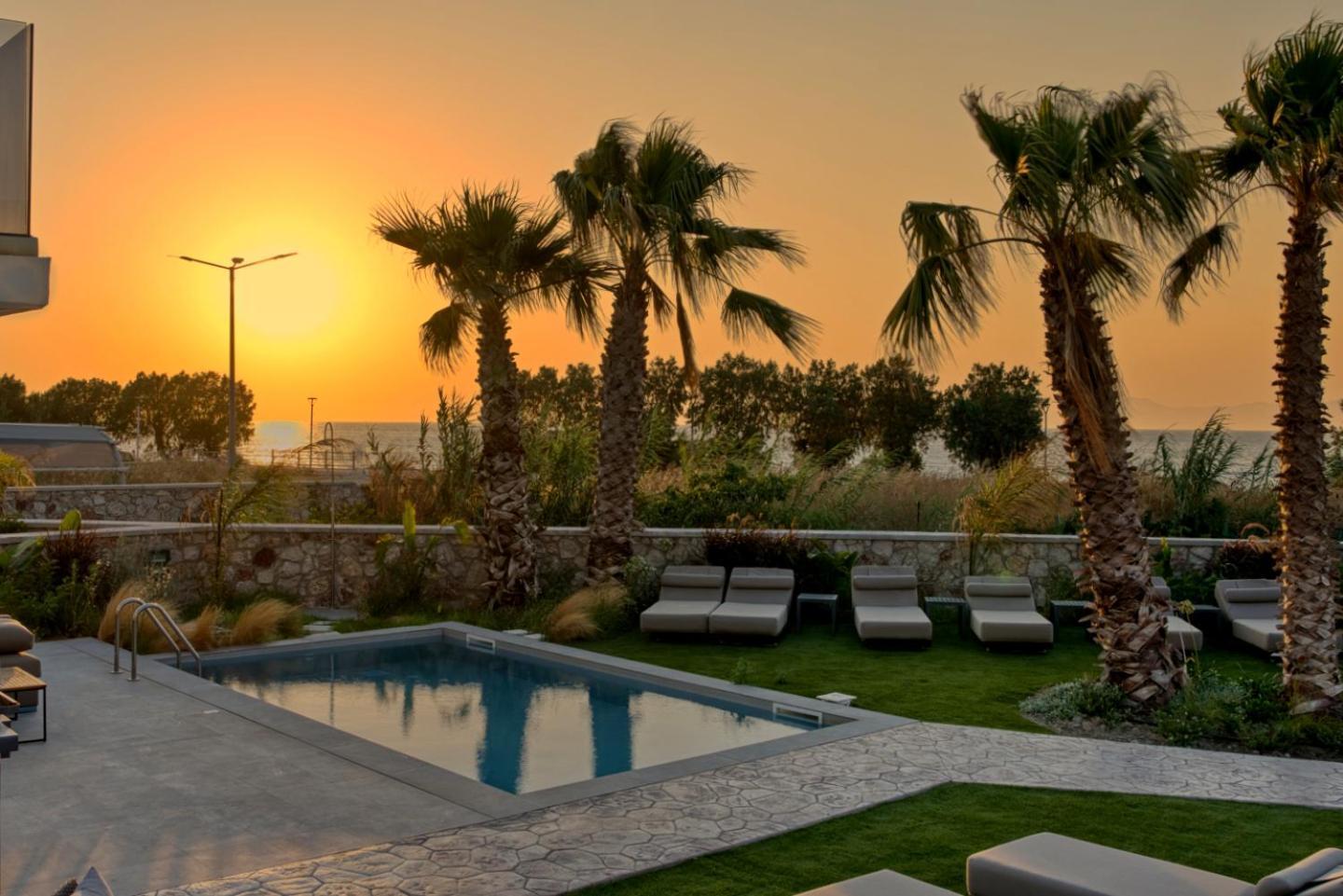 Penelope Beachfront Villa Kremasztí Kültér fotó